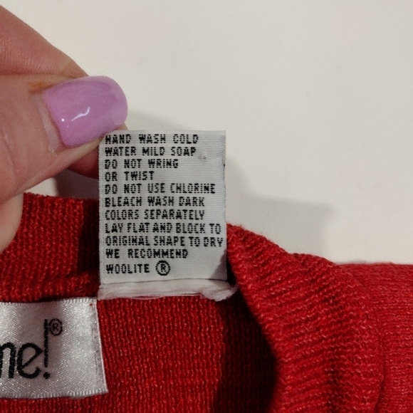 that's me! red lightweight short sleeve sweater - Picture 5 of 10